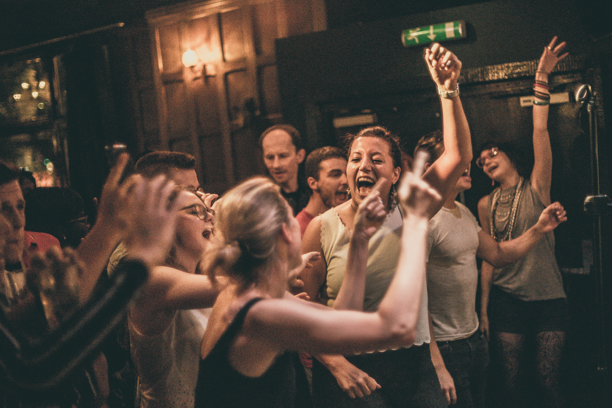 How to Keep Everyone Involved: Hosting a Karaoke Night for Large Groups